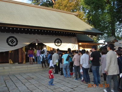参拝者で賑わう世田谷・松陰神社