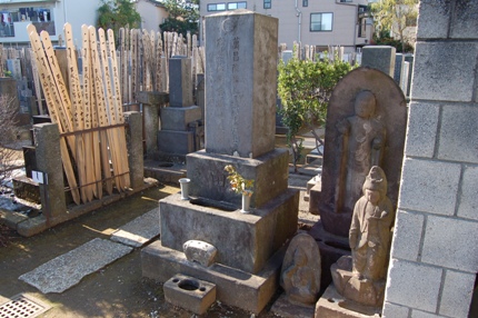 第7代山田浅右衛門の墓。